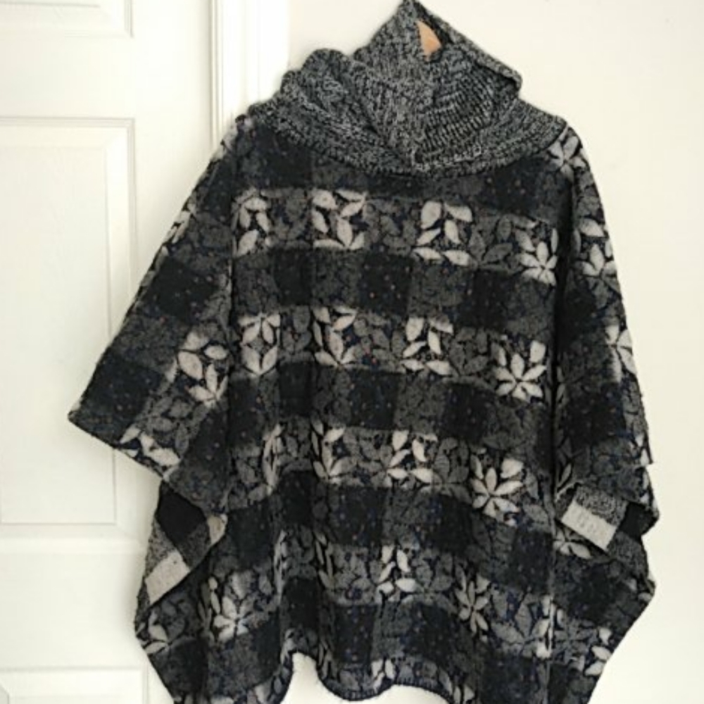Reversible anthropologie poncho